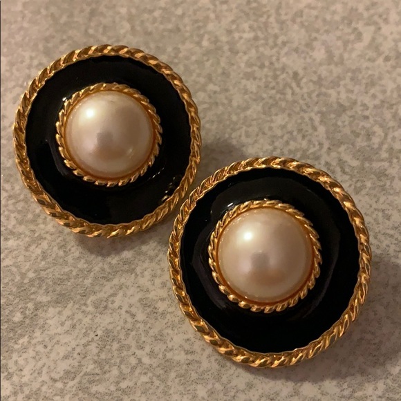 J. Michelle Designs Jewelry - Earrings - Chic & Classy🌸